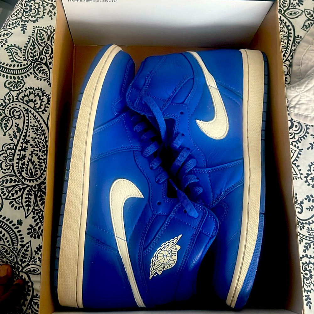 Worn but in Good condition. Bought about in 2018